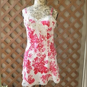 Victoria's Secret Gold Label floral Slip M